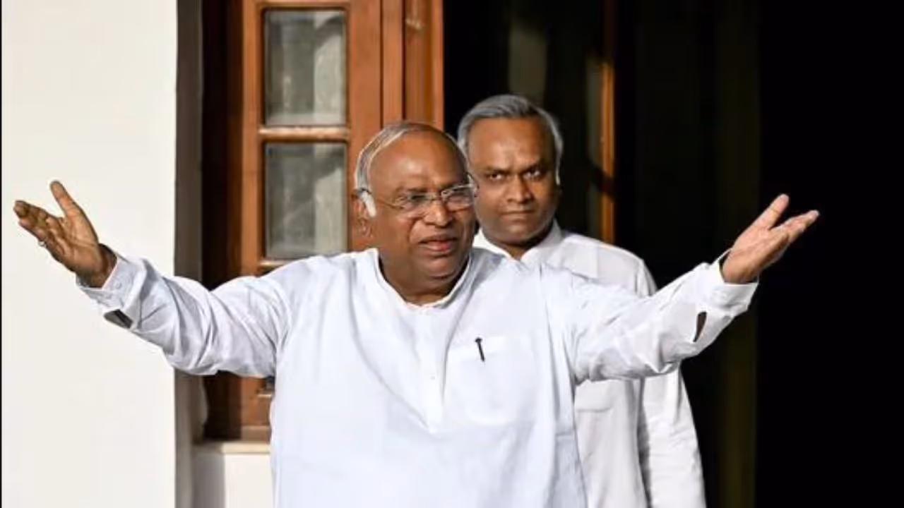 Mallikarjun Kharge and Priyank Kharge