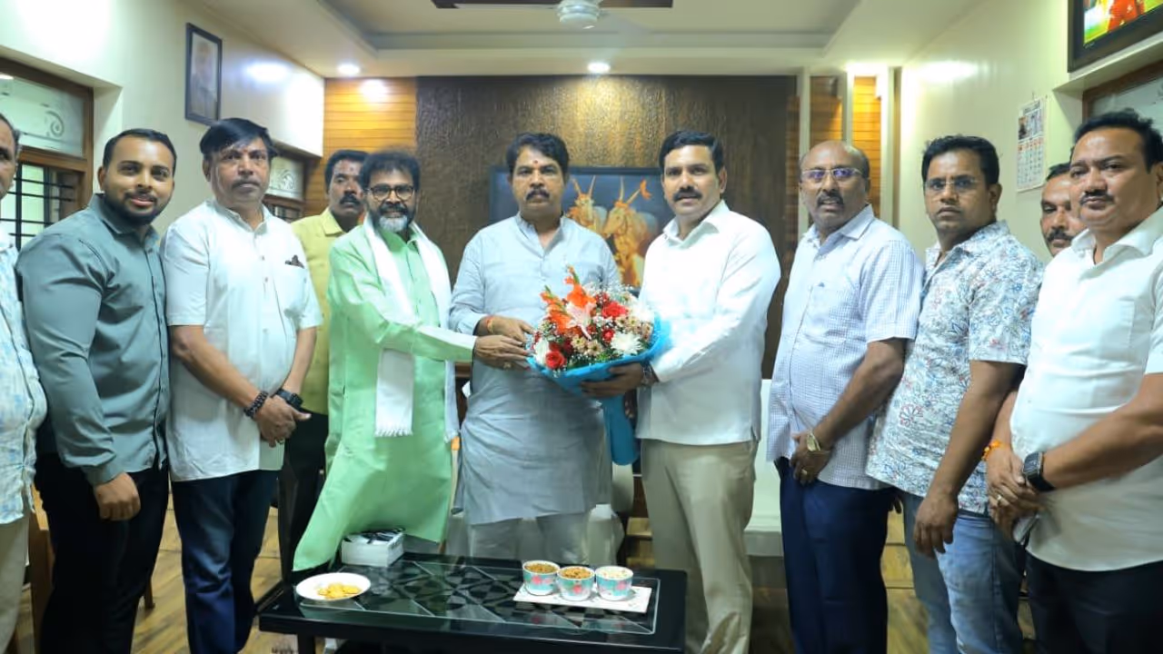 BY Vijayendra met R ashok BY Vijayendra met R ashok