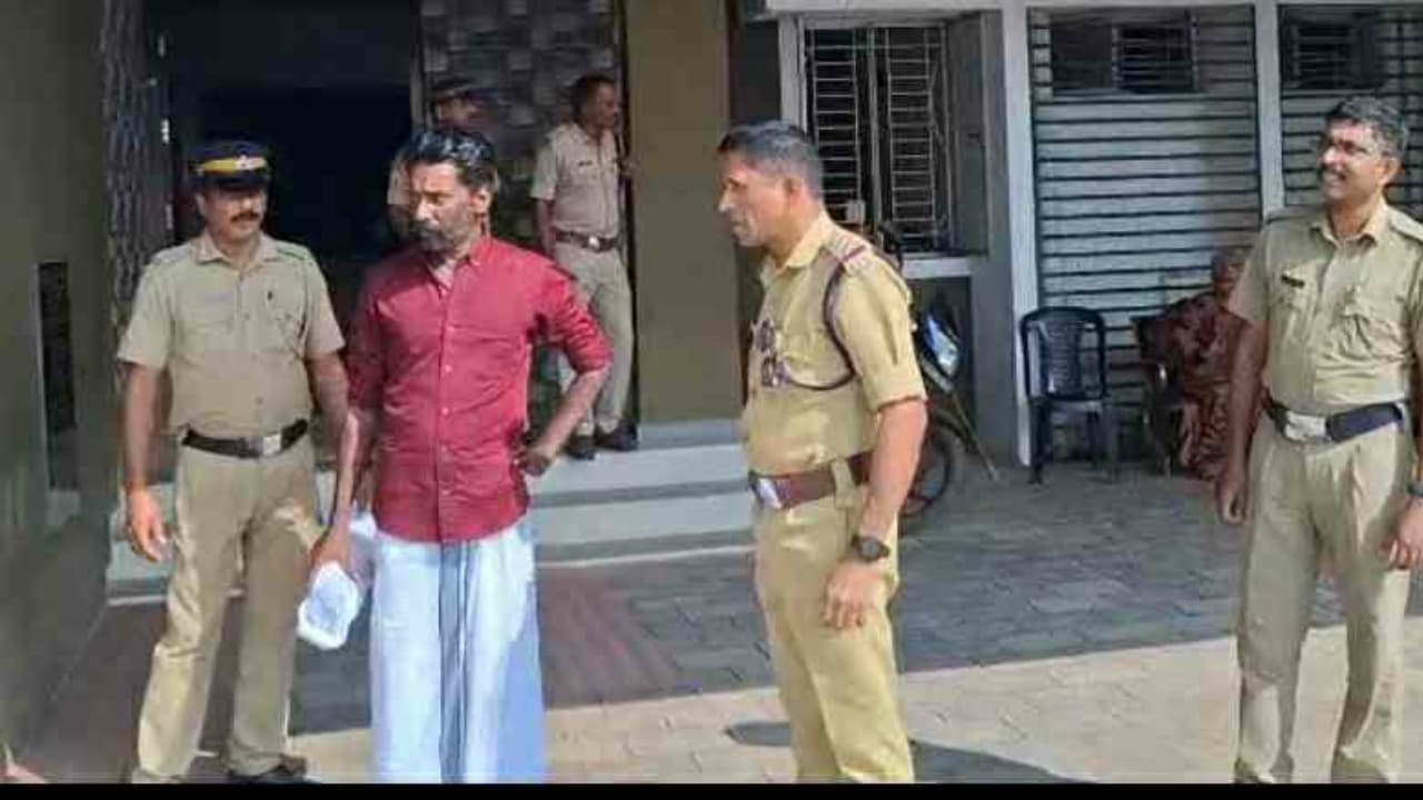 youth arrested for stabing man in vadakara