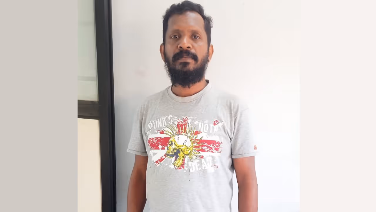  mimicry teacher abuses minor girl