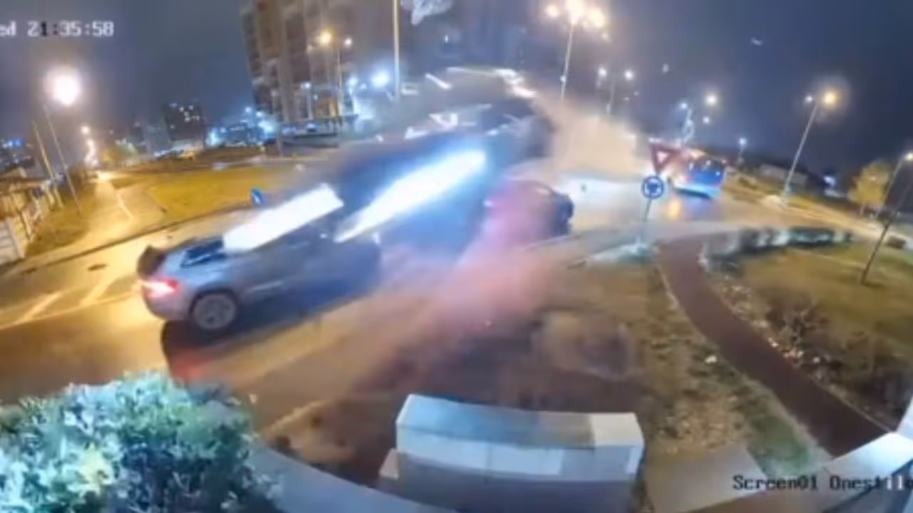 Mercedes crashes after driver faints Mercedes crashes after driver faints