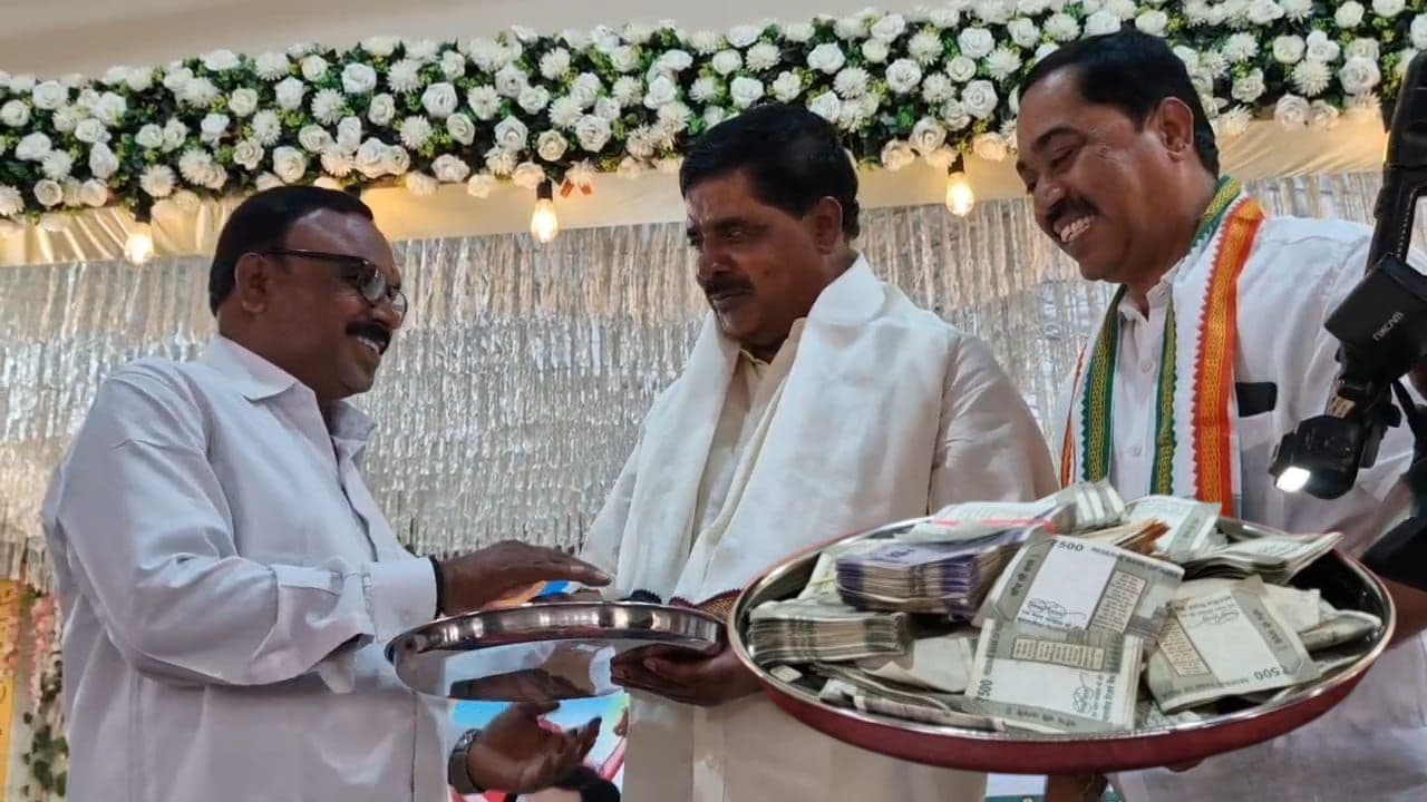 MLA B Devendrappa Begging for Funds MLA B Devendrappa Begging for Funds