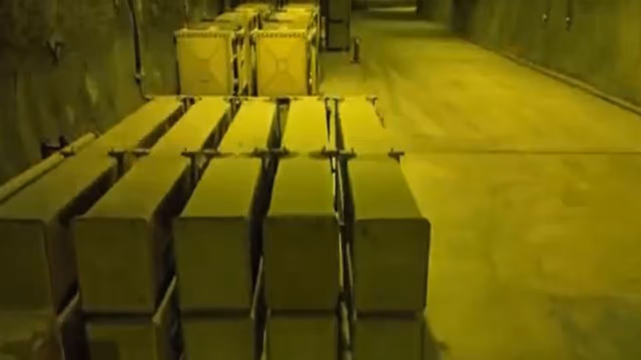 iran displays missile iran displays missile