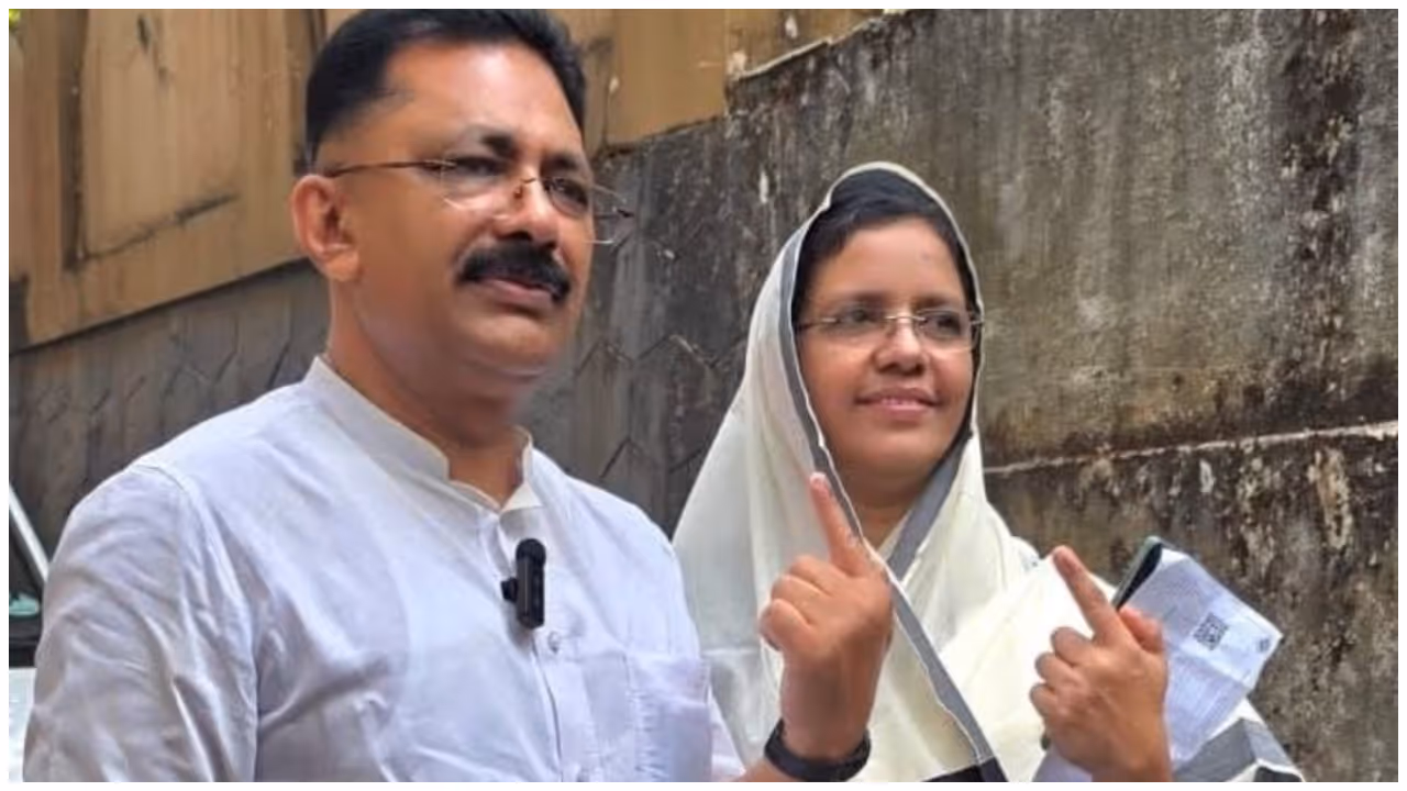 kt jaleel with wife kt jaleel with wife
