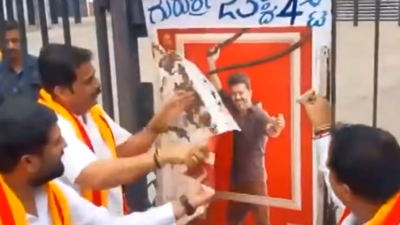 jana nayagan shows cancelled in karnataka after protests took place in front of theatres jana nayagan shows cancelled in karnataka after protests took place in front of theatres
