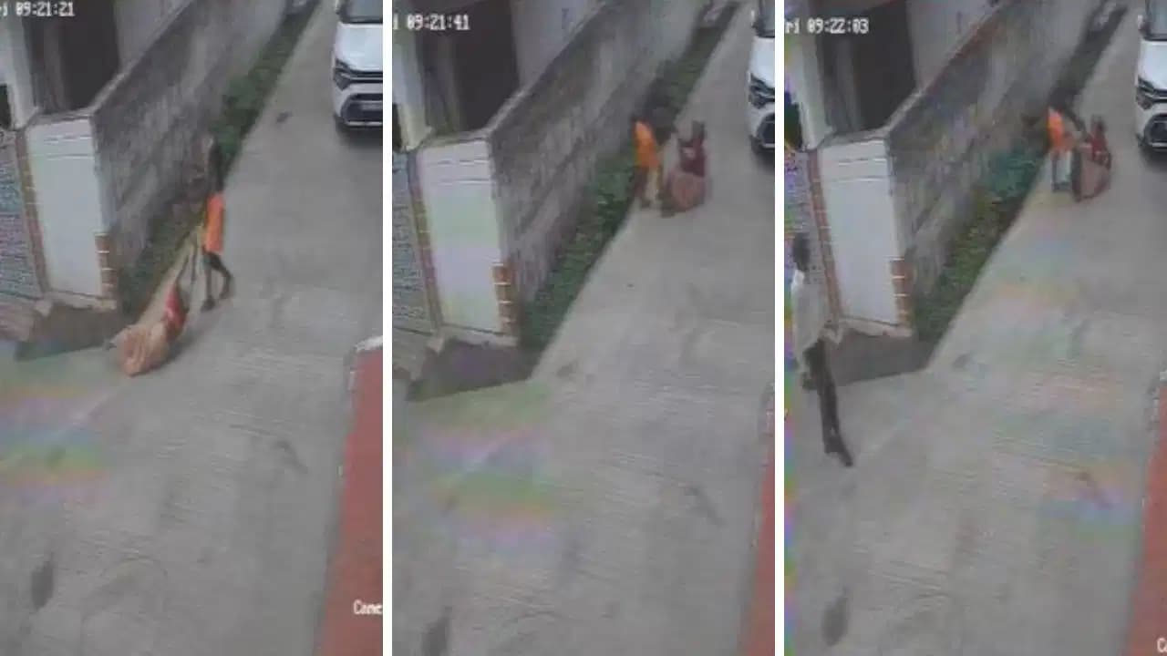 Watch: Man Drags 75 Year Old Mother Onto Jabalpur Street, Repeatedly Slaps Her Watch: Man Drags 75 Year Old Mother Onto Jabalpur Street, Repeatedly Slaps Her