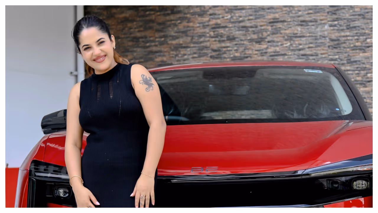 amrutha nair shares her joy after purchased her new be 6 car amrutha nair shares her joy after purchased her new be 6 car
