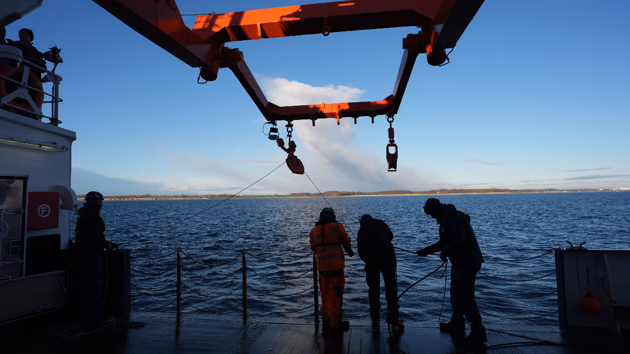 underwater measuring statio