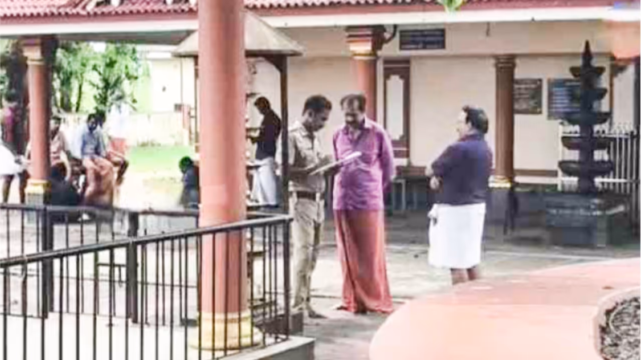 Theft at Nannammukku Manaliyar temple