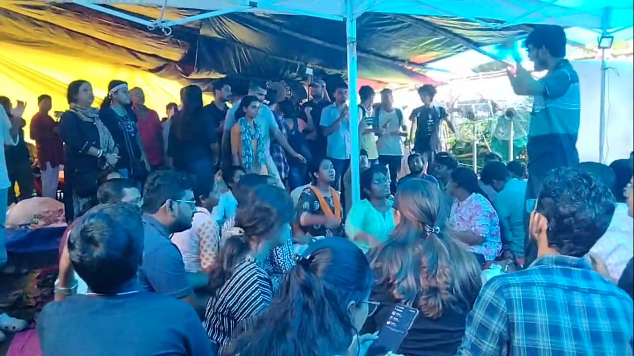 RG Kar Medical College Protest Junior doctors agree to hold talks with CM Mamata Banerjee bsm RG Kar Medical College Protest Junior doctors agree to hold talks with CM Mamata Banerjee bsm