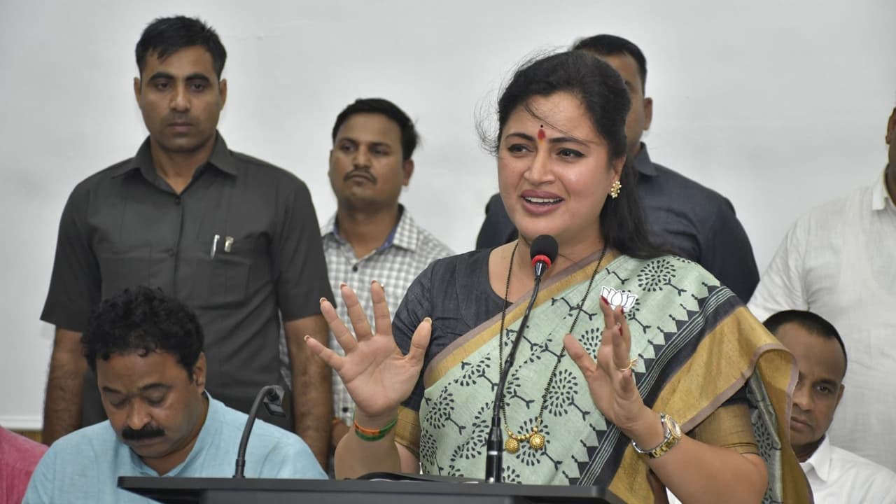 नवनीत राणा नवनीत राणा