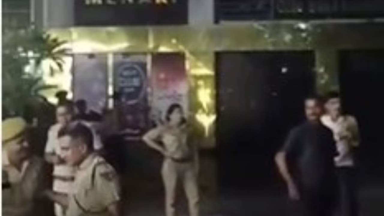 राजस्थान जयपूर येथील हॉटेलसमोरचा फोटो राजस्थान जयपूर येथील हॉटेलसमोरचा फोटो