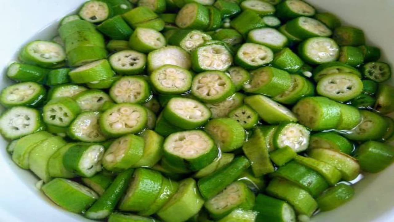 okra water to treat hair fall and regrow naturally