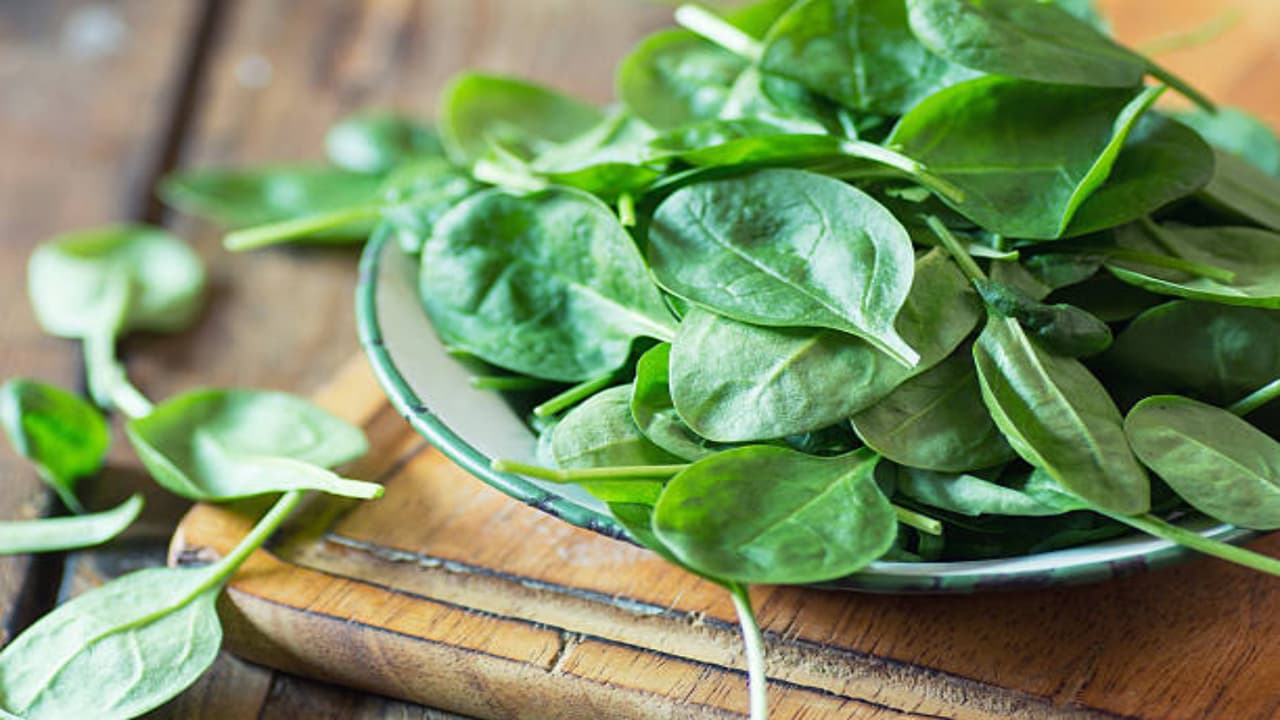 health benefits of spinach and how it helps for weight loss