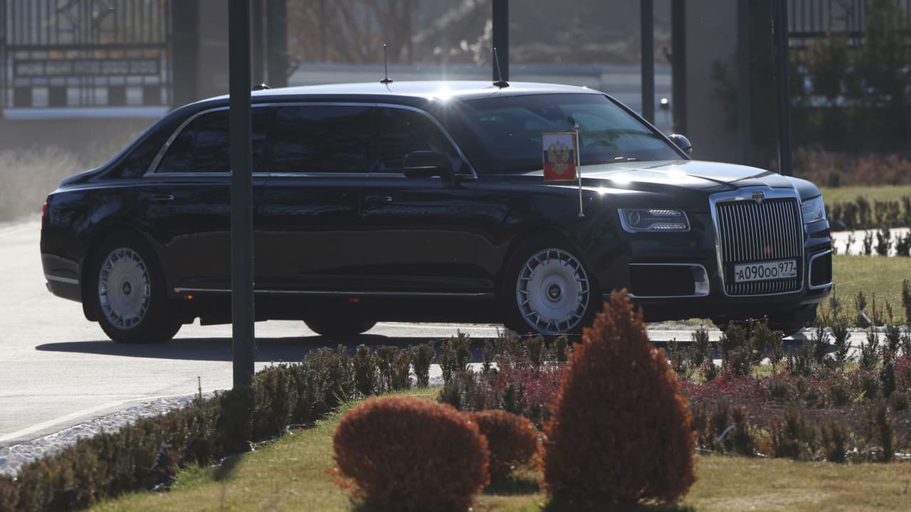 putin car aurus senat