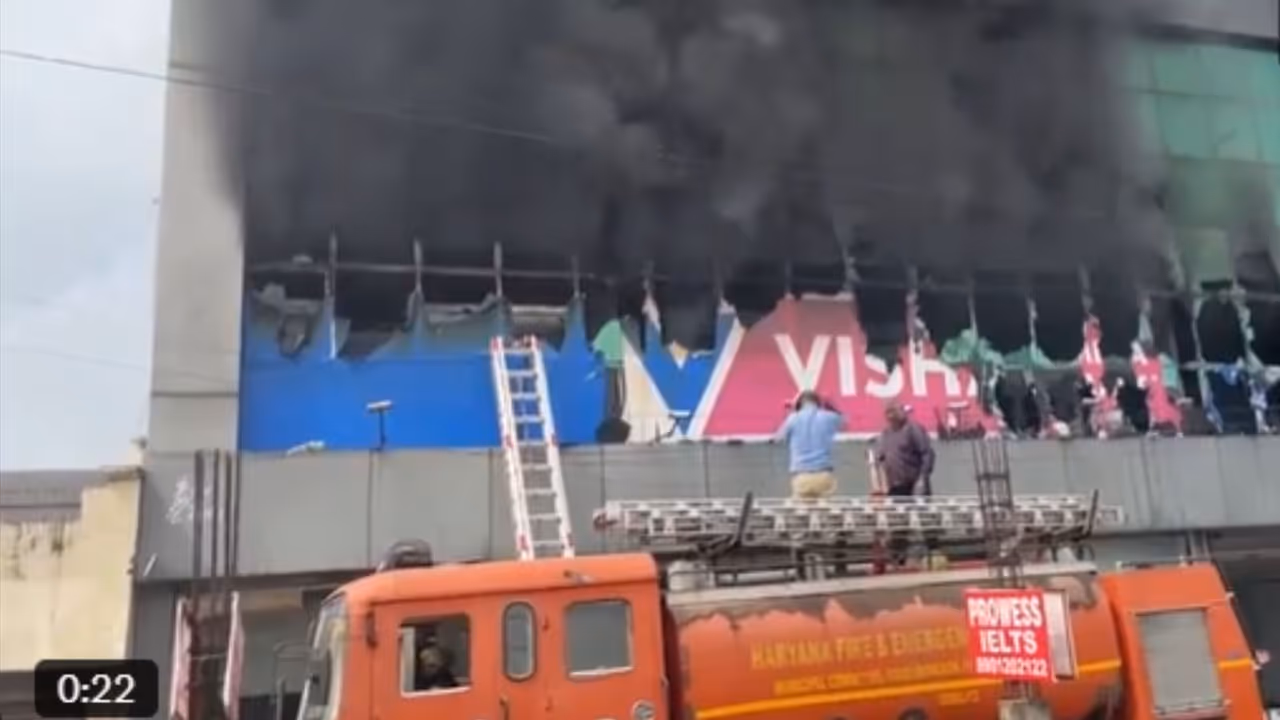 ambala news fire breaks out at a vishal mega mart 