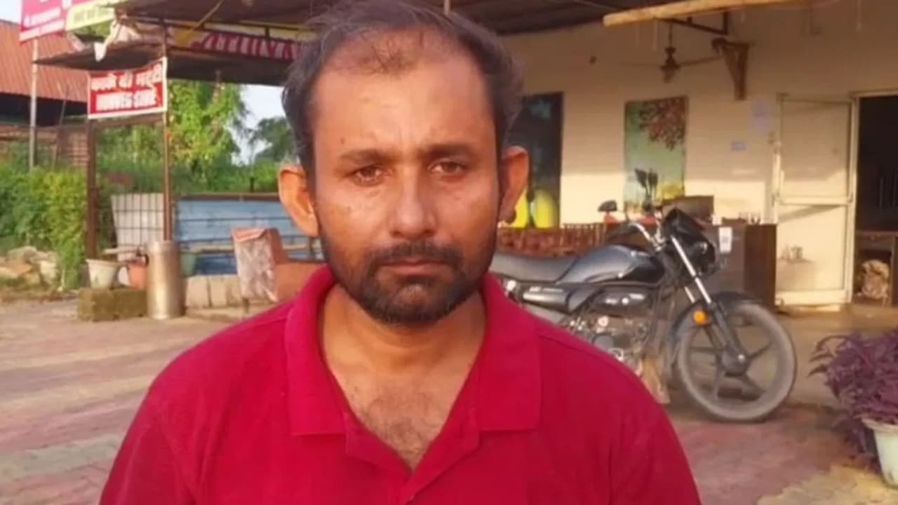 46 crore tax notice gwalior dhaba cook