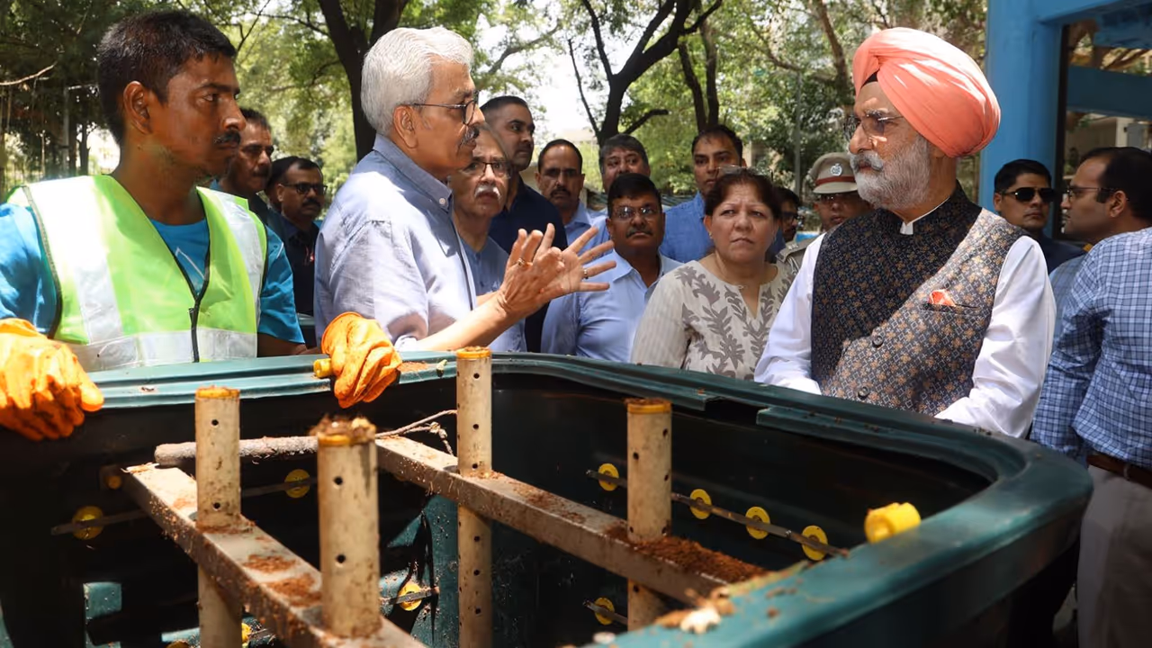 Delhi LG Taranjit Singh Sandhu inspected 'Zero Waste Colony' model in Navjeevan Vihar Delhi LG Taranjit Singh Sandhu inspected 'Zero Waste Colony' model in Navjeevan Vihar