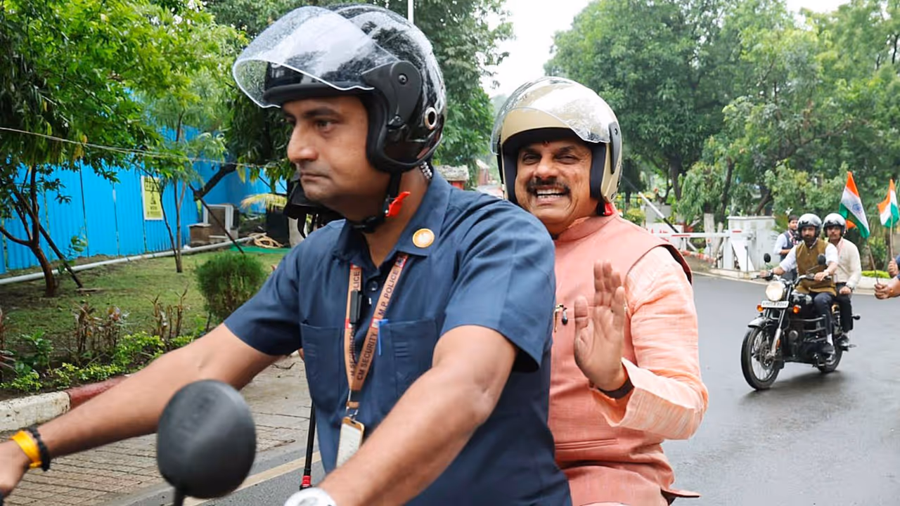 cm mohan yadav bike ride cm mohan yadav bike ride