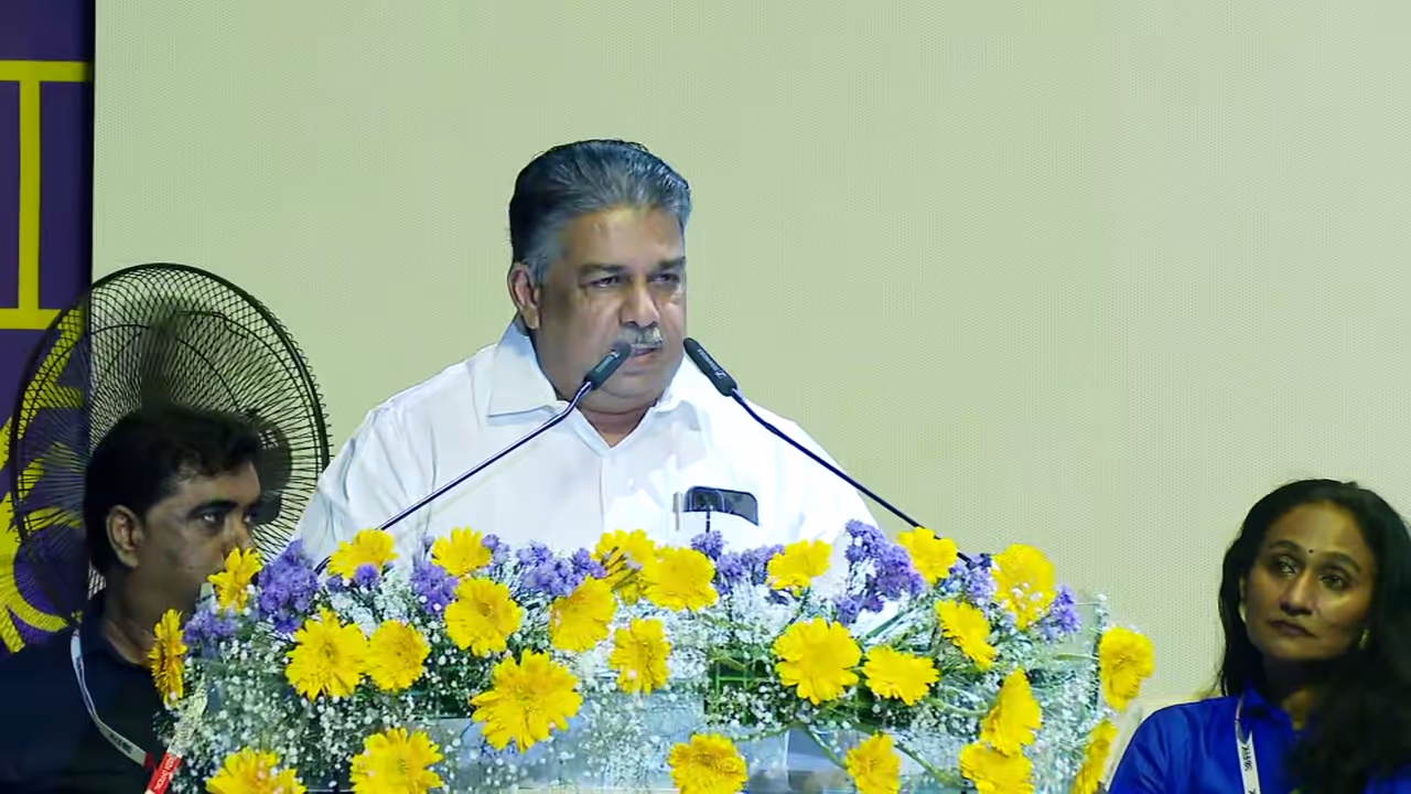 Saji Cheriyan inaugrating IFFK Saji Cheriyan inaugrating IFFK