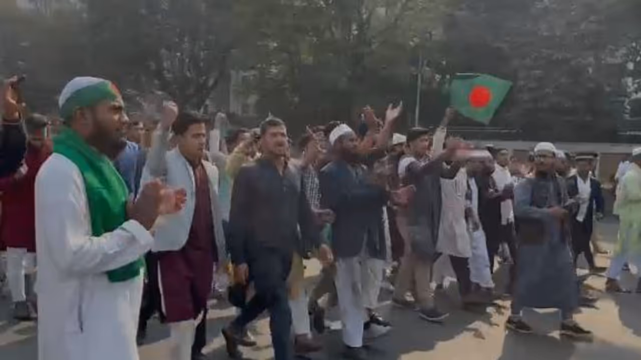 Dhaka Tense Amid Funeral for Slain Inqilab Moncho Leader Osman Hadi Dhaka Tense Amid Funeral for Slain Inqilab Moncho Leader Osman Hadi