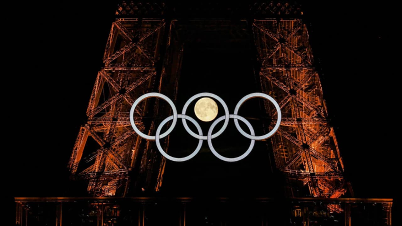 Olympic rings and moon viral video