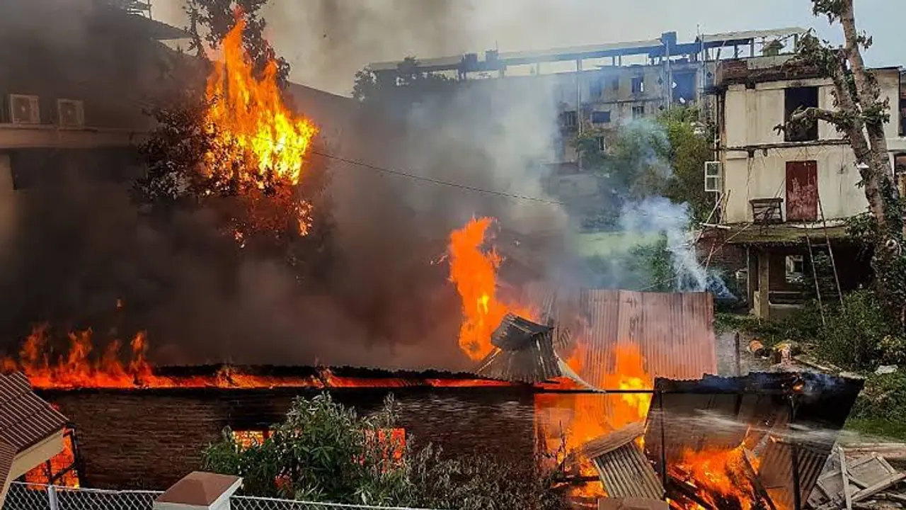 manipur violence update fresh clash in bishnupur after 3 killed in violence bsm manipur violence update fresh clash in bishnupur after 3 killed in violence bsm