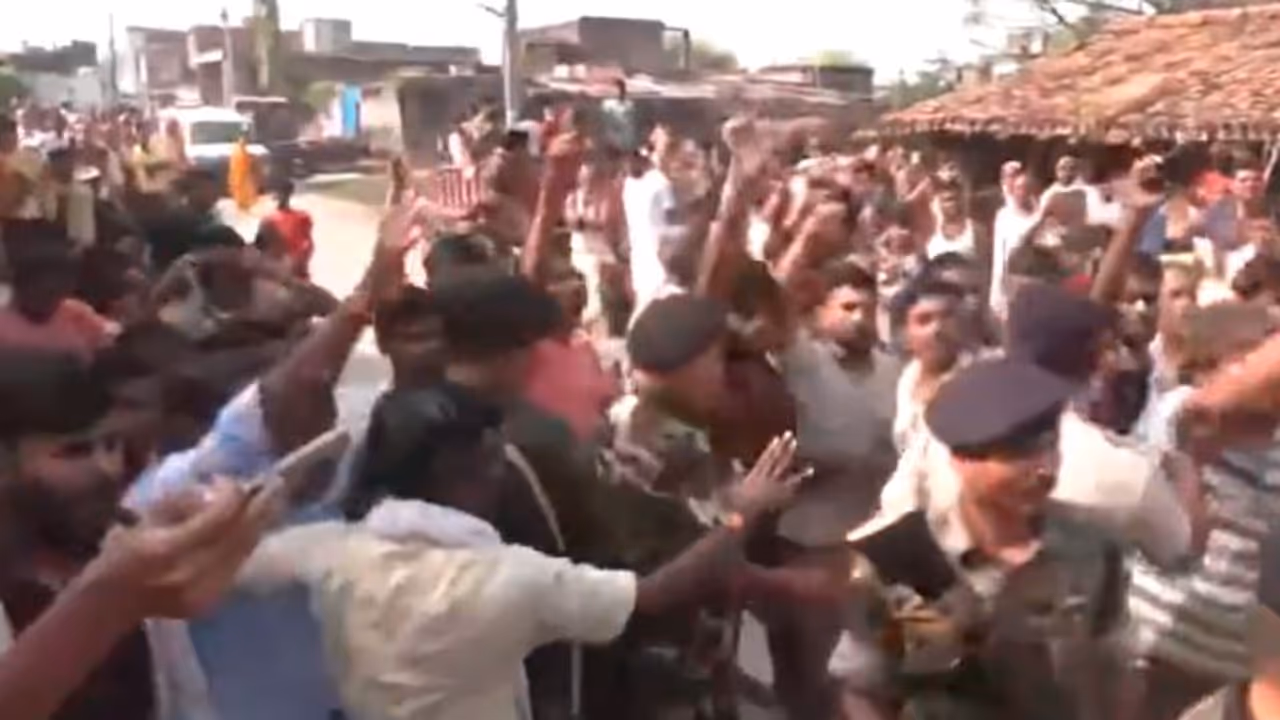 RJD workers attacks DCM vijay sinha convoy