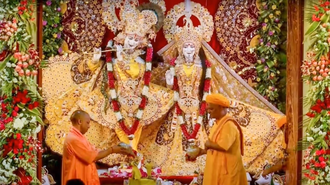 Yogi Offers Prayers At Krishna Janmabhoomi, Promises To Develop Mathura Vrindavan Like Ayodhya And Kashi Yogi Offers Prayers At Krishna Janmabhoomi, Promises To Develop Mathura Vrindavan Like Ayodhya And Kashi