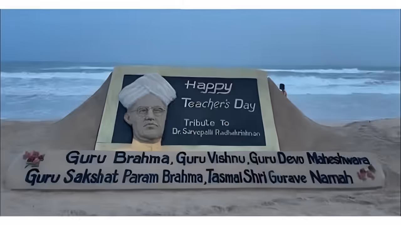 Sudarsan Pattnaik creates a sand sculpture of Dr Radhakrishnan at Puri beach