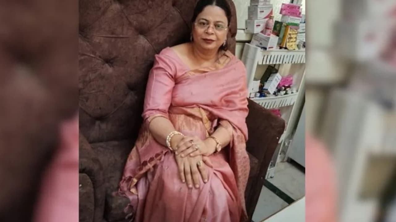 Dr Bushra Khanam awaring womaen for menstrual hygine