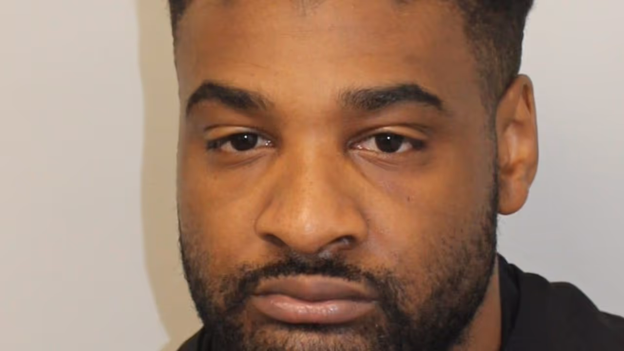 Drug Dealer Hiding In Wardrobe Caught After Public WiFi Connection Exposes Him Drug Dealer Hiding In Wardrobe Caught After Public WiFi Connection Exposes Him