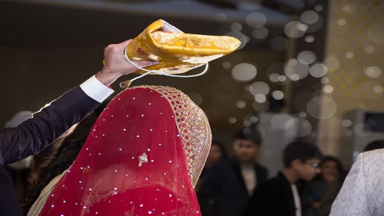 Bride cancels wedding procession returns