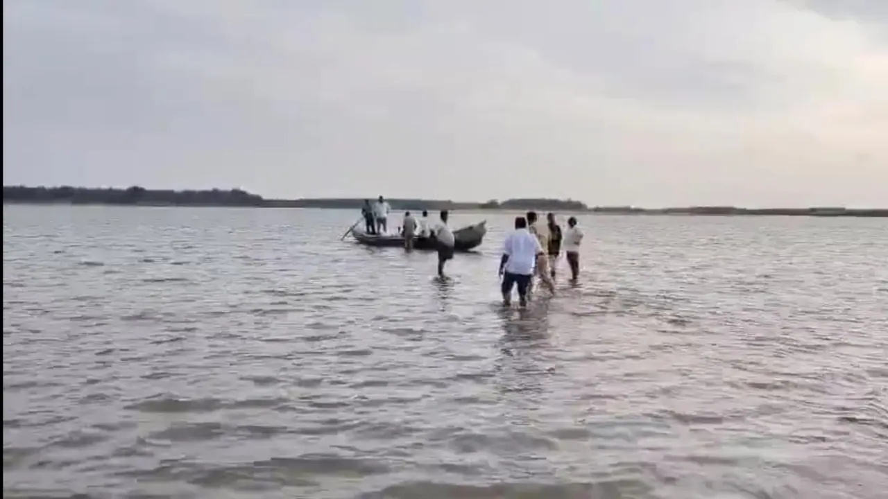 Godavari river in Andhra Godavari river in Andhra
