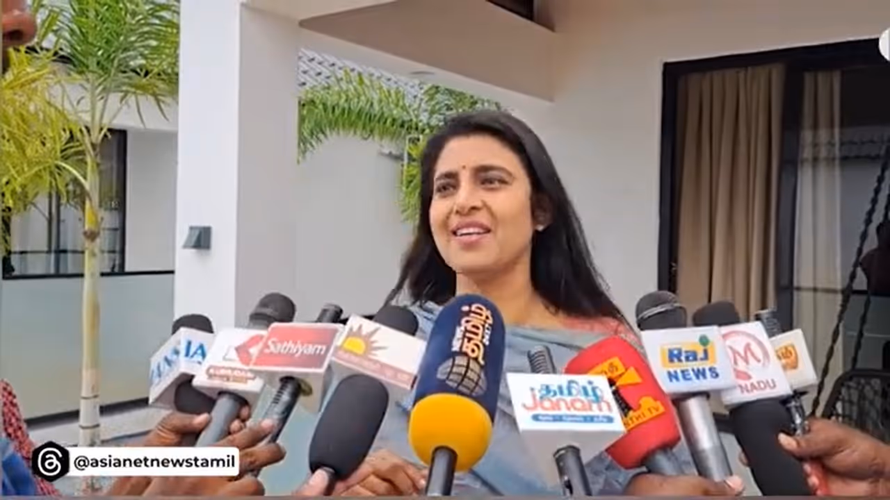 Actress Kasthuri requests Vijay to help retired police officer Varadharajan Actress Kasthuri requests Vijay to help retired police officer Varadharajan