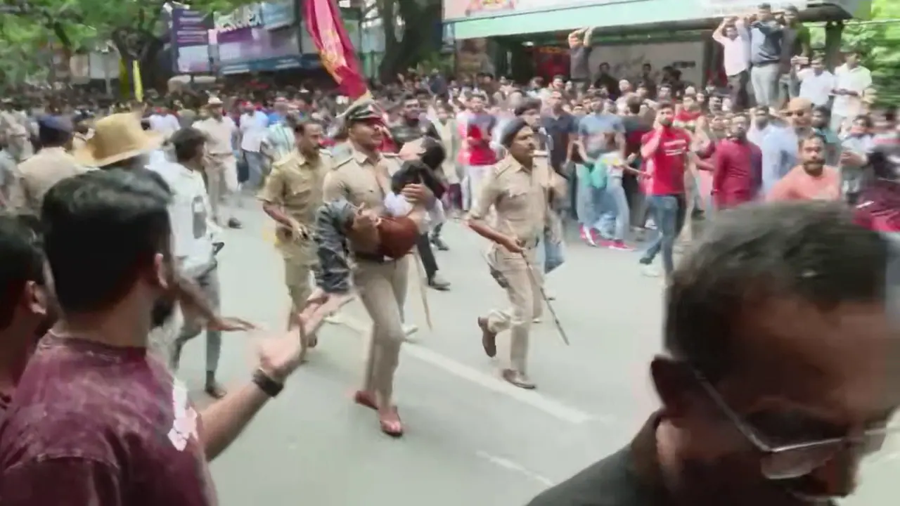 RCB victory parade, Stampede at Chinnaswamy Stadium 