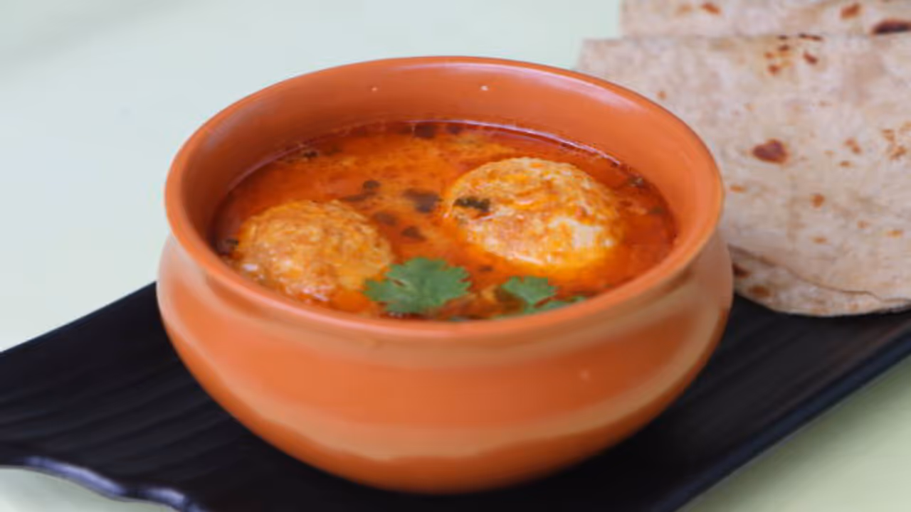 andhra style kodi gudu pulusu a flavourful egg curry andhra style kodi gudu pulusu a flavourful egg curry