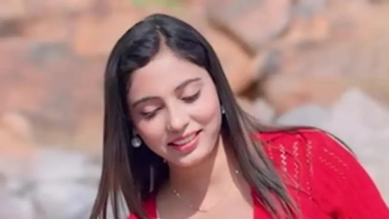 Haryana Models Throat Slit Body Haryana Models Throat Slit Body