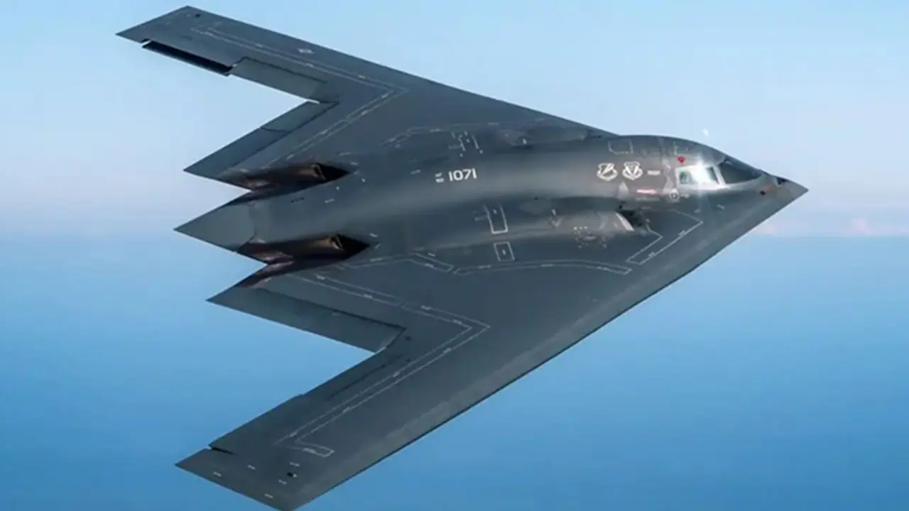 B 2 Spirit Stealth Bomber