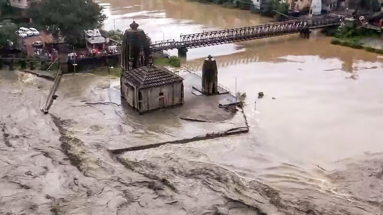 himachal pradesh monsoon disaster 404 deaths roads blocked