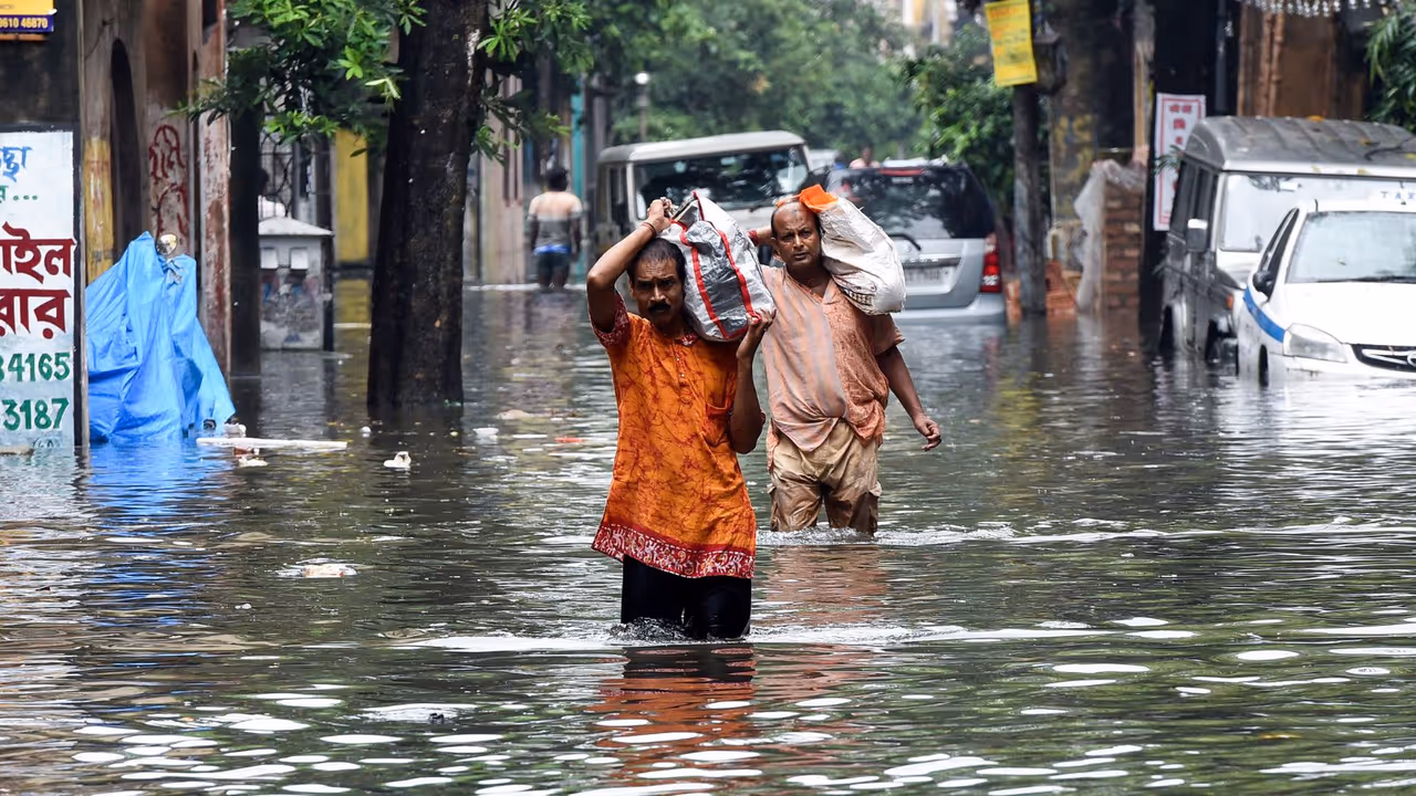 Kolkata Heavy rain and floods news today weather forecast