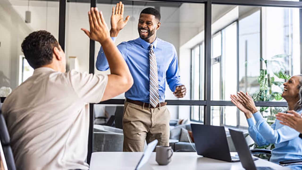 saket saurabh gurgaon momo business success 50 lpa job left franchise growth 5 crore revenue saket saurabh gurgaon momo business success 50 lpa job left franchise growth 5 crore revenue