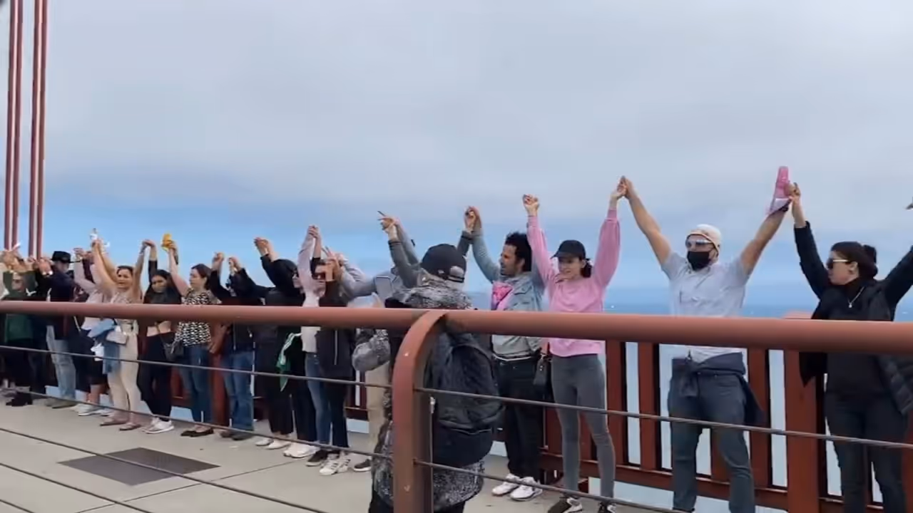 Iranians Form Human Chains to Shield Power Plants Amid Trumps Strike Threats Iranians Form Human Chains to Shield Power Plants Amid Trumps Strike Threats