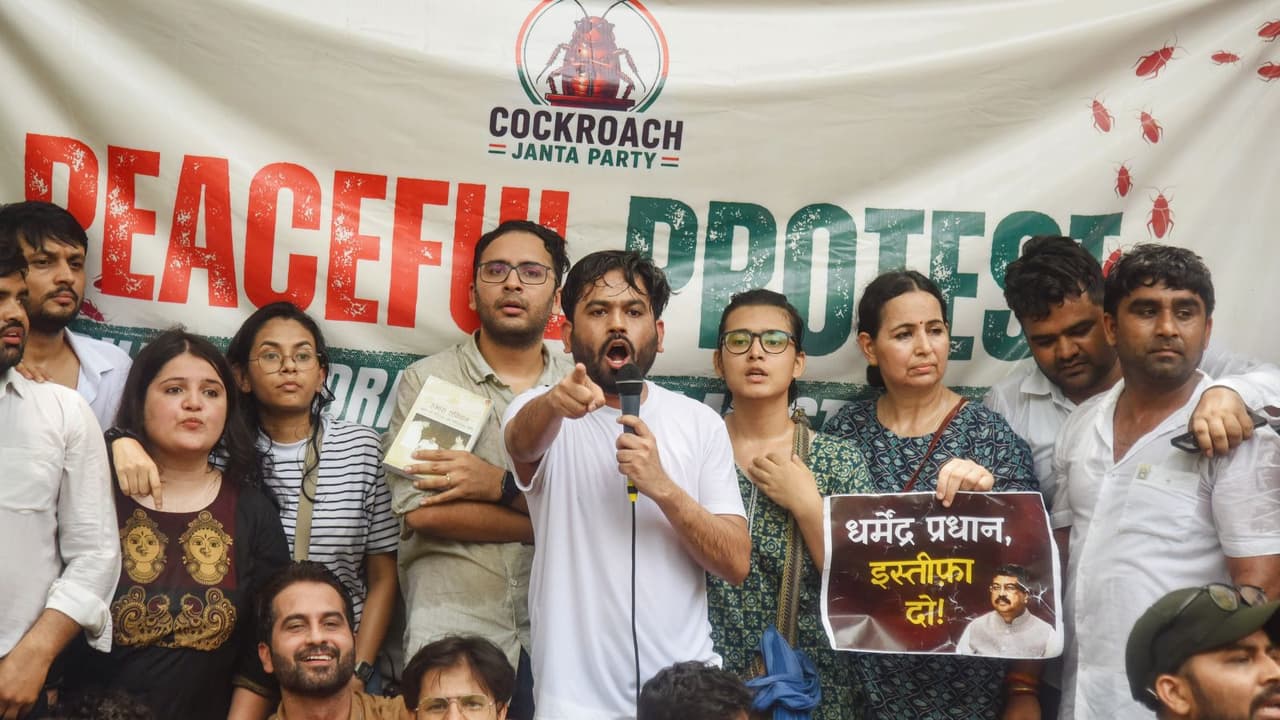 Cockroach Janta Party CJ Abhijeet Dipke protest at the Jantar Mantar for neet cbse dharmendra pradhan Cockroach Janta Party CJ Abhijeet Dipke protest at the Jantar Mantar for neet cbse dharmendra pradhan