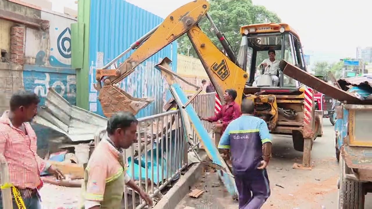 GBA clears footpath encroachments in banashankari bengaluru GBA clears footpath encroachments in banashankari bengaluru