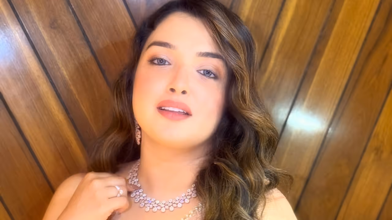 Bhojpuri Bawal latest promo Amrapali Dubey Bhojpuri Bawal latest promo Amrapali Dubey