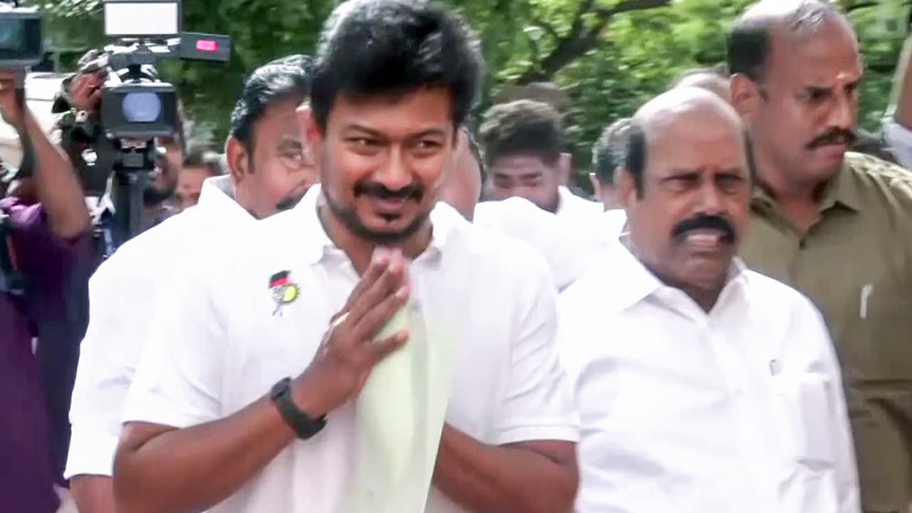 udhayanidhi stalin released on station bail after police questioning udhayanidhi stalin released on station bail after police questioning