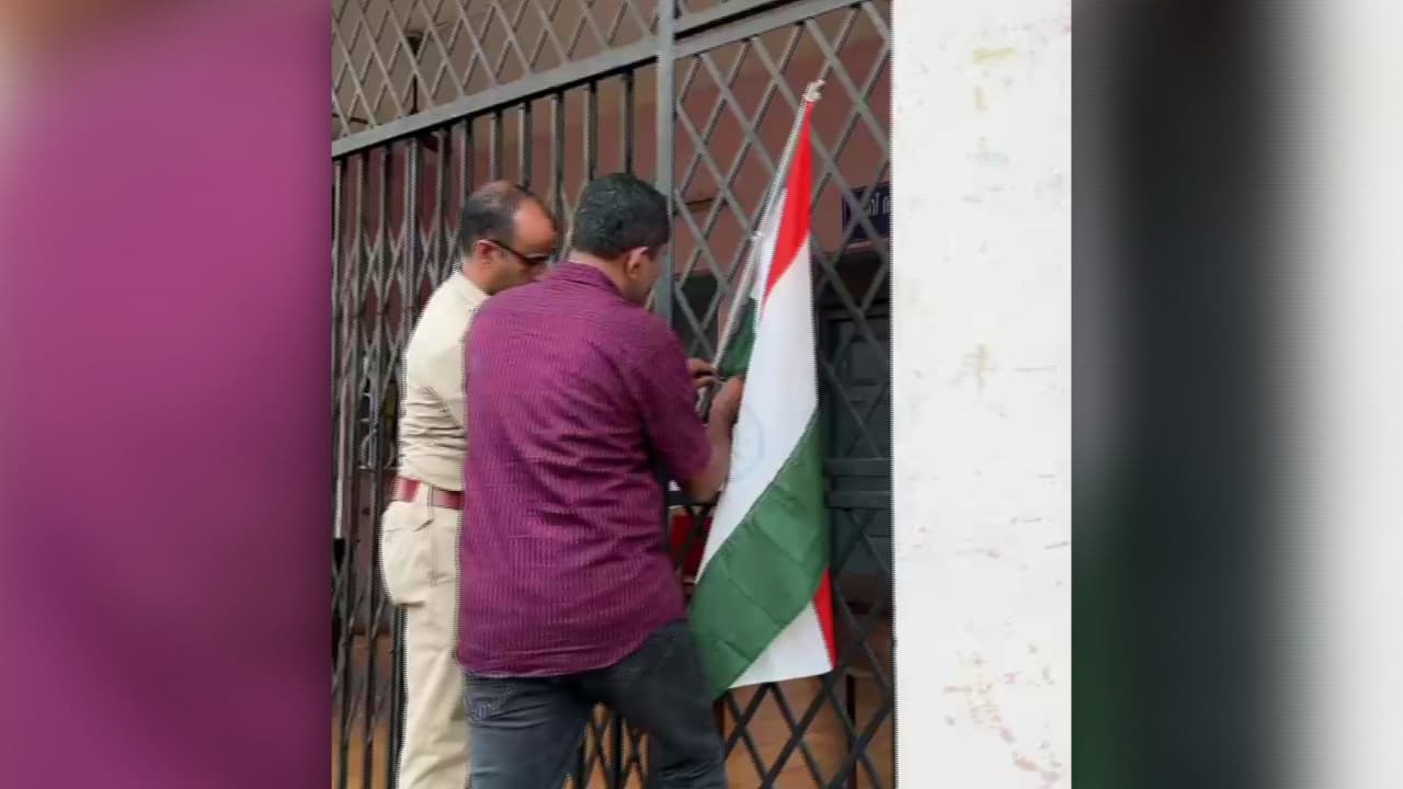 Kerala Officials Booked for Disrespecting National Flag at Sub Registrar Office Kerala Officials Booked for Disrespecting National Flag at Sub Registrar Office