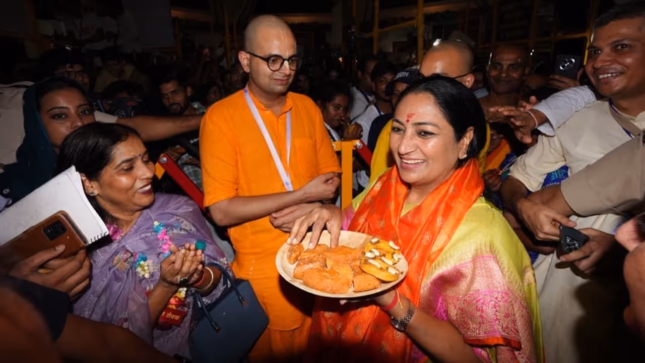 Rekha Gupta Offers Prayers At ISKCON Temple Rekha Gupta Offers Prayers At ISKCON Temple