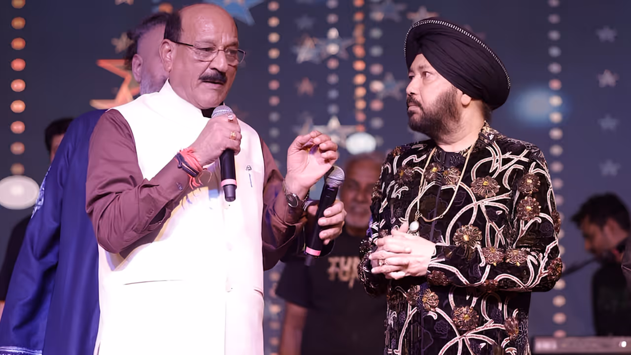Daler Mehndi Uttarakhand Navratri controversy viral video Daler Mehndi Uttarakhand Navratri controversy viral video